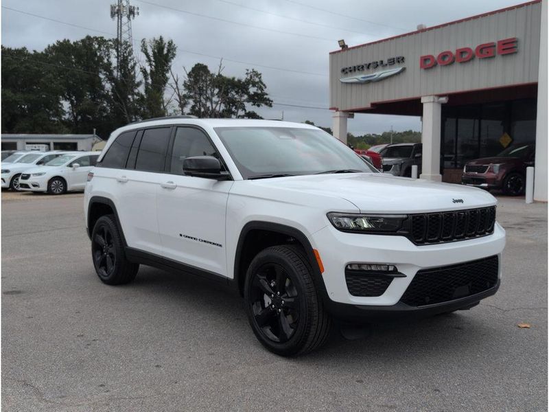 New 2025 Jeep Grand Cherokee Limited 4x2Image 7