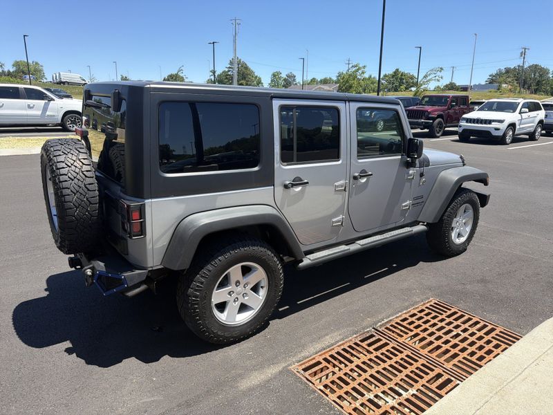 Used 2017 Jeep Wrangler Unlimited SportImage 9