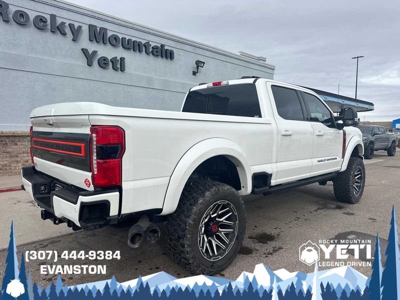 2024 Ford F-250 Lariat photo 2