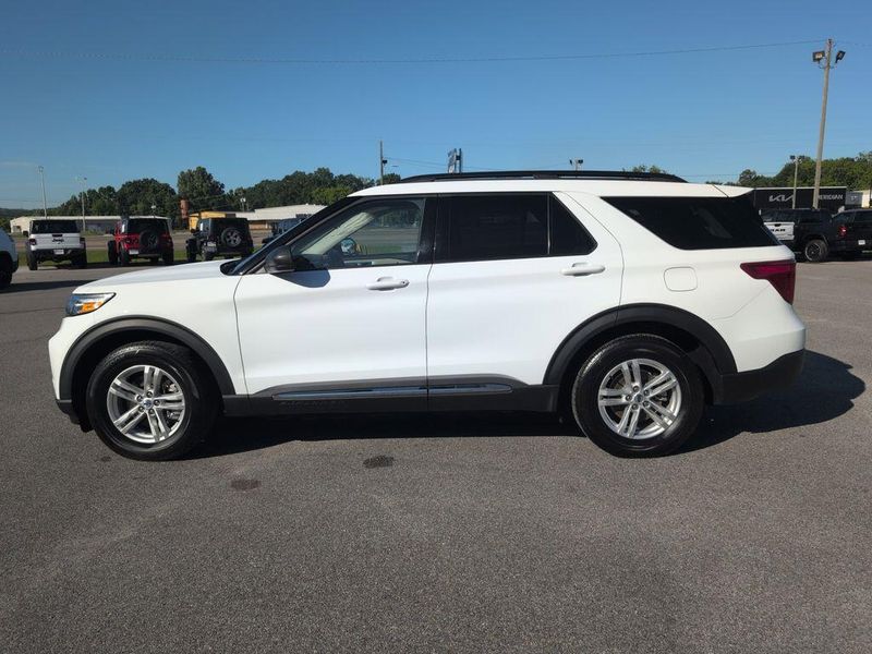 2023 Ford Explorer XLTImage 2