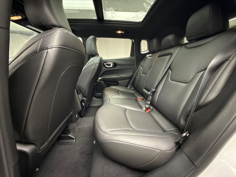 New 2025 Jeep Compass Limited 4x4Image 18