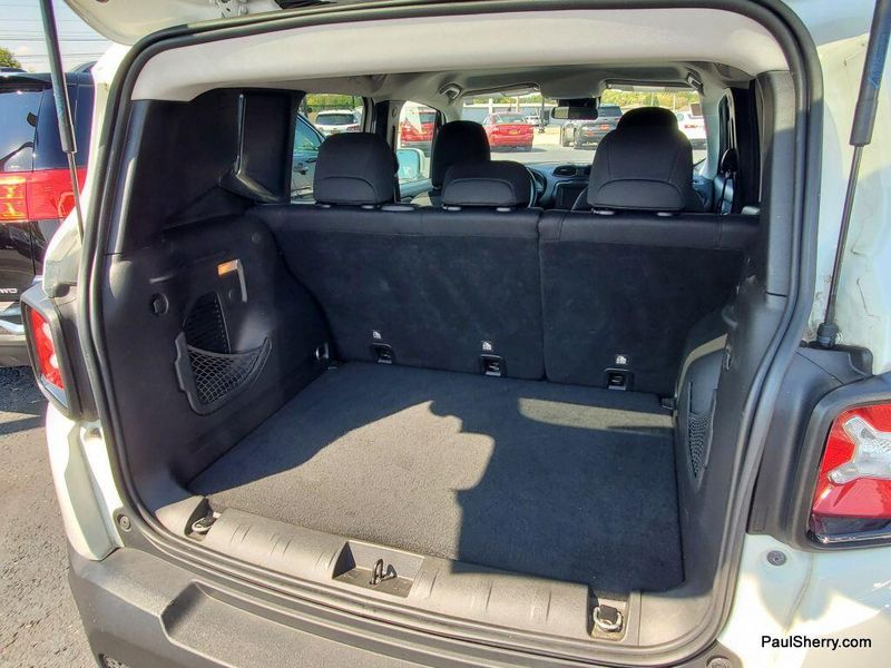 2020 Jeep Renegade Altitude photo 9