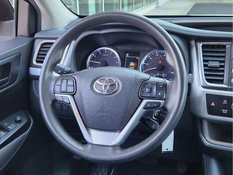 Used 2019 Toyota Highlander LE