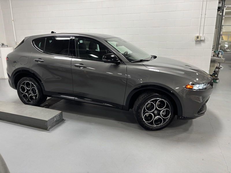 New 2025 Alfa Romeo Tonale AwdImage 7