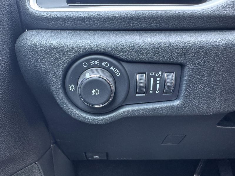 New 2025 Chrysler Pacifica SelectImage 20