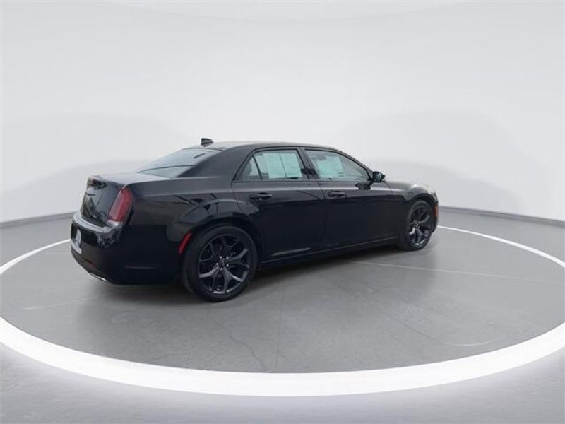 2023 Chrysler 300 SImage 8