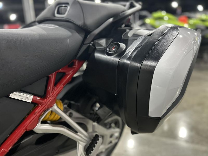 2024 Ducati MULTISTRADA V4 S TRAVEL & RADAR SPOKED WHEELS - DEMO Image 8