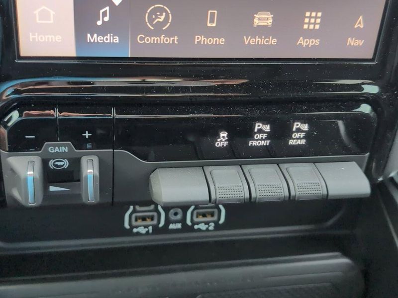 New 2025 RAM 1500 Laramie Crew Cab 4x4 5