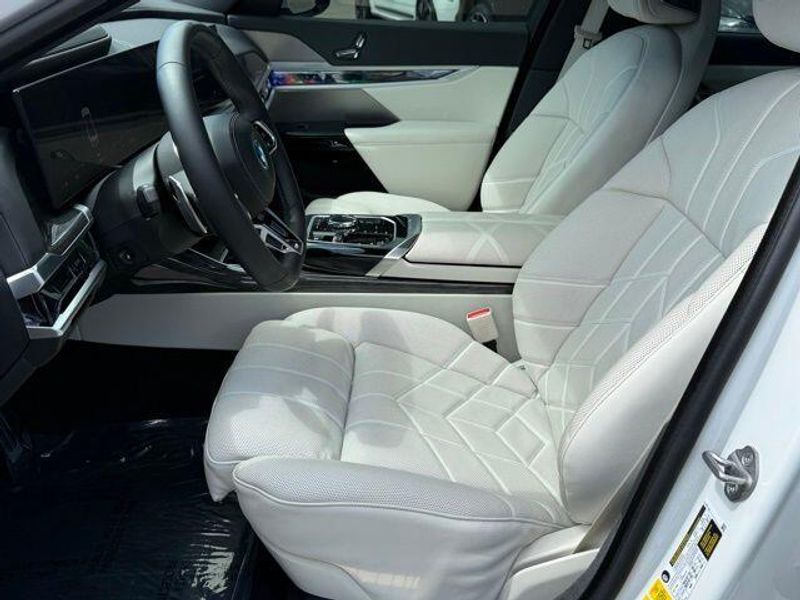 Used 2024 BMW i7 xDrive60Image 20