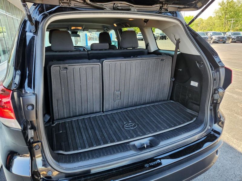 Used 2019 Toyota Highlander LE