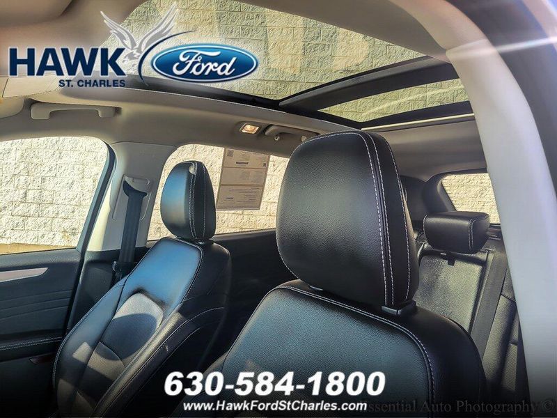 2022 Ford Escape SEL photo 7
