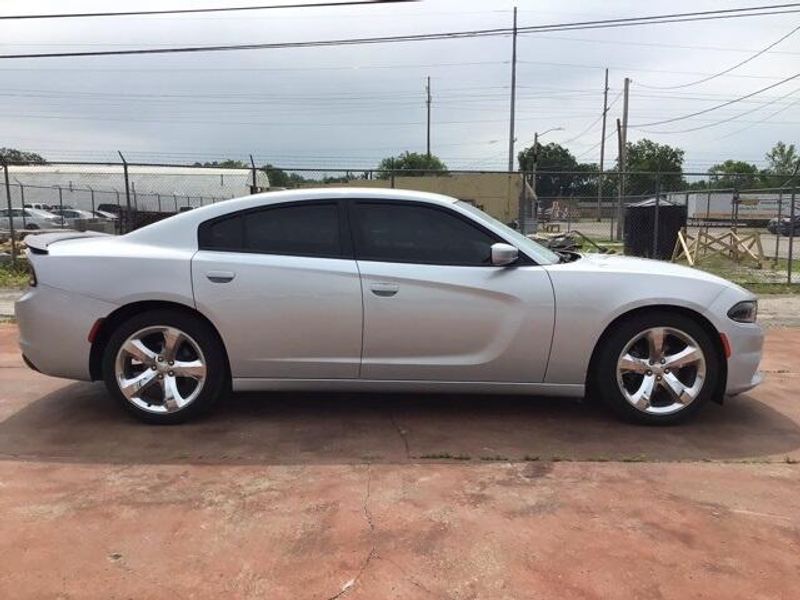 2019 Dodge Charger SXTImage 6