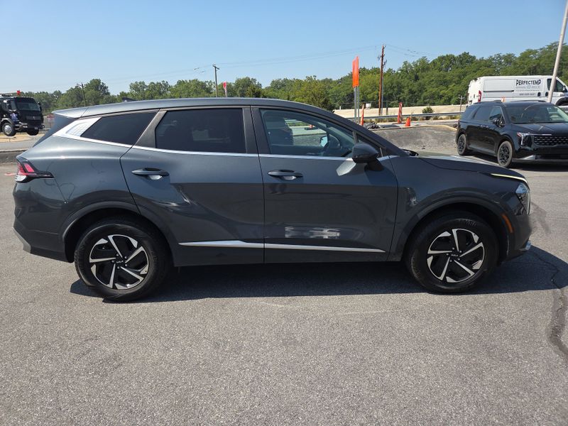 2023 Kia Sportage Hybrid LX photo 2