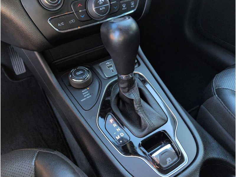 Used 2023 Jeep Cherokee Altitude LuxImage 20