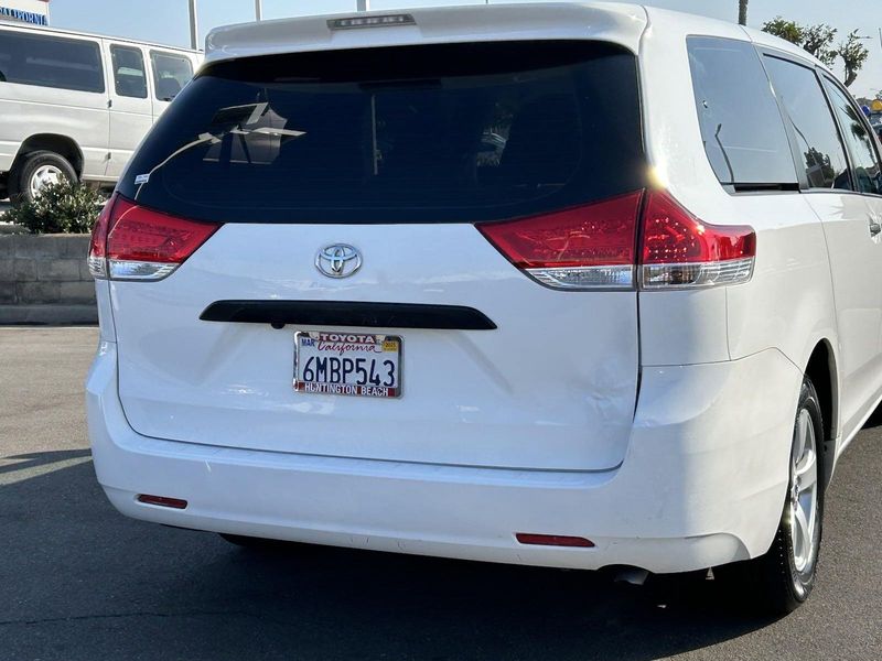 2011 Toyota Sienna BaseImage 5