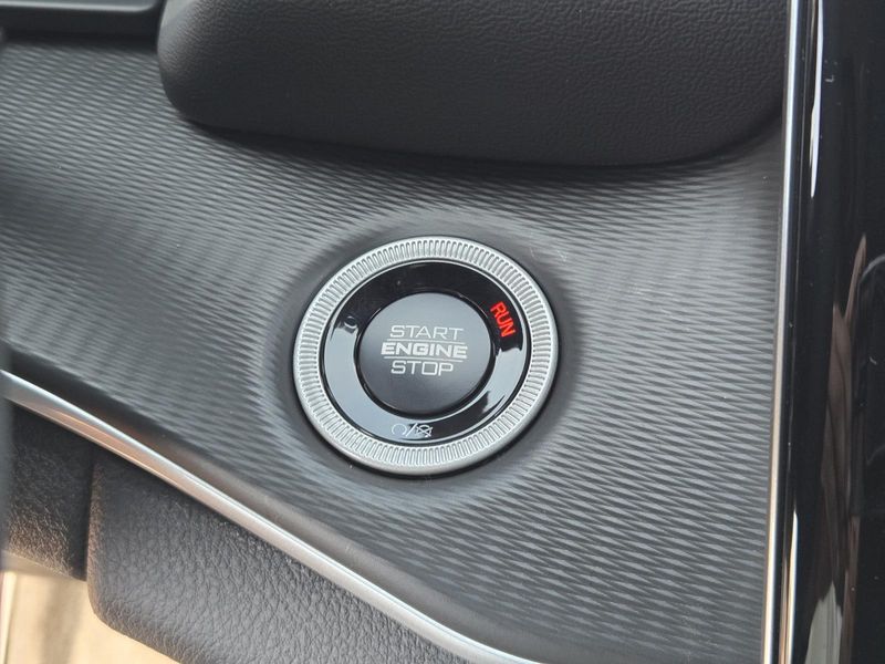 New 2026 Jeep Grand Cherokee L Laredo X 4x2
