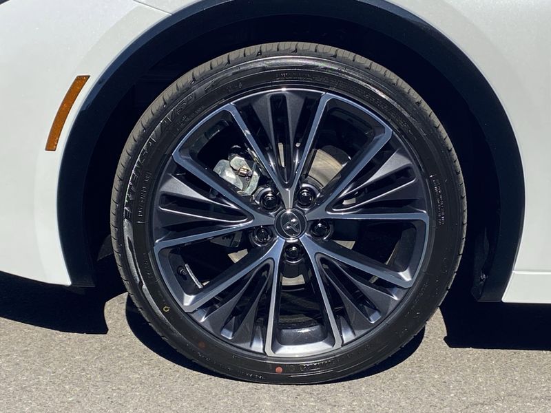 New 2025 Toyota Prius XLEImage 7