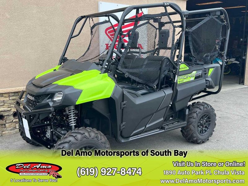 2024 Honda SXS700M4DLR  in a KRYPTON GREEN exterior color. Del Amo Motorsports of South Bay (619) 547-1937 delamomotorsports.com 