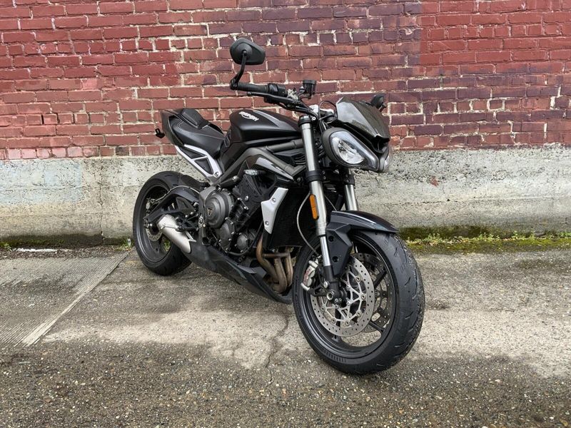 2022 Triumph STREET TRIPLE RS