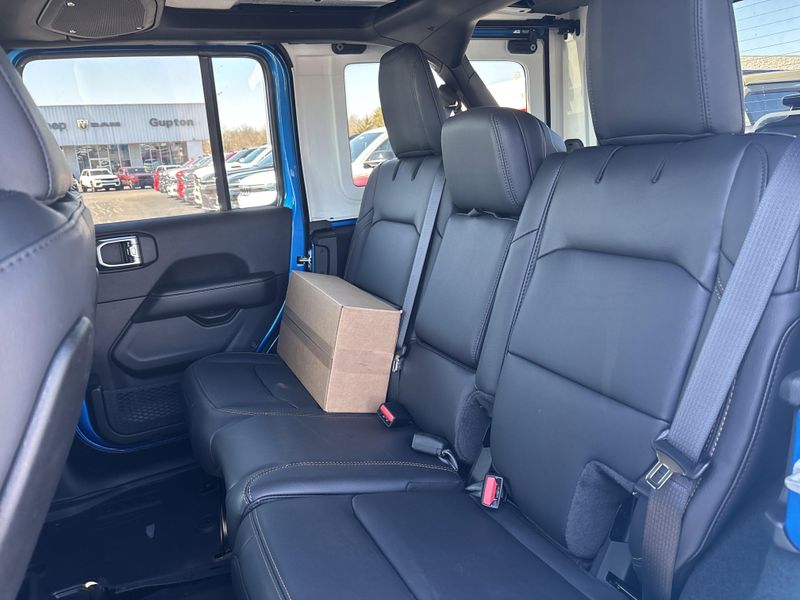 New 2026 Jeep Wrangler 4-door SaharaImage 19