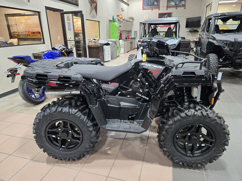New 2025 Polaris SPORTSMAN 570 TRAIL ONYX BLACK Image 2