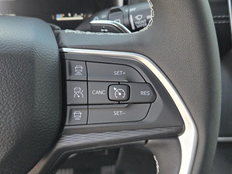 New 2026 Jeep Grand Cherokee Laredo X 4x2