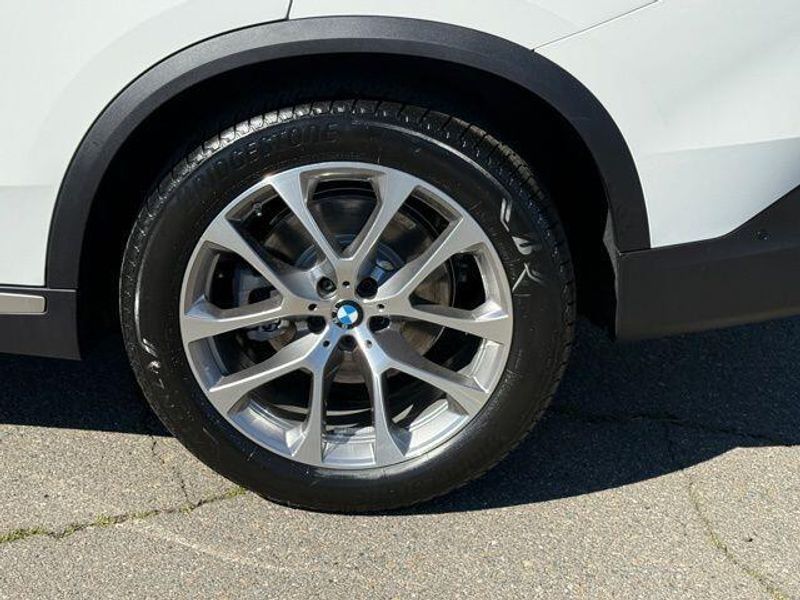 New 2026 BMW X5 xDrive40iImage 14
