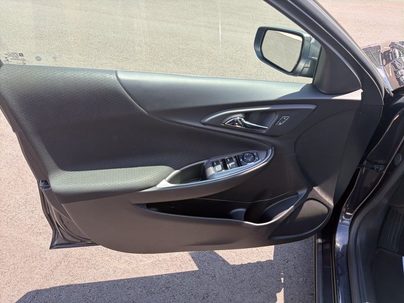 Used 2023 Chevrolet Malibu LSImage 32