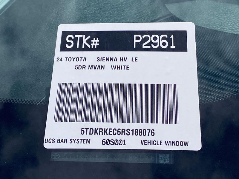 2024 Toyota Sienna LEImage 32