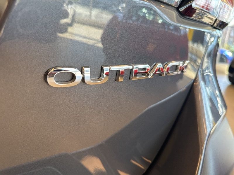 2022 Subaru Outback LimitedImage 18