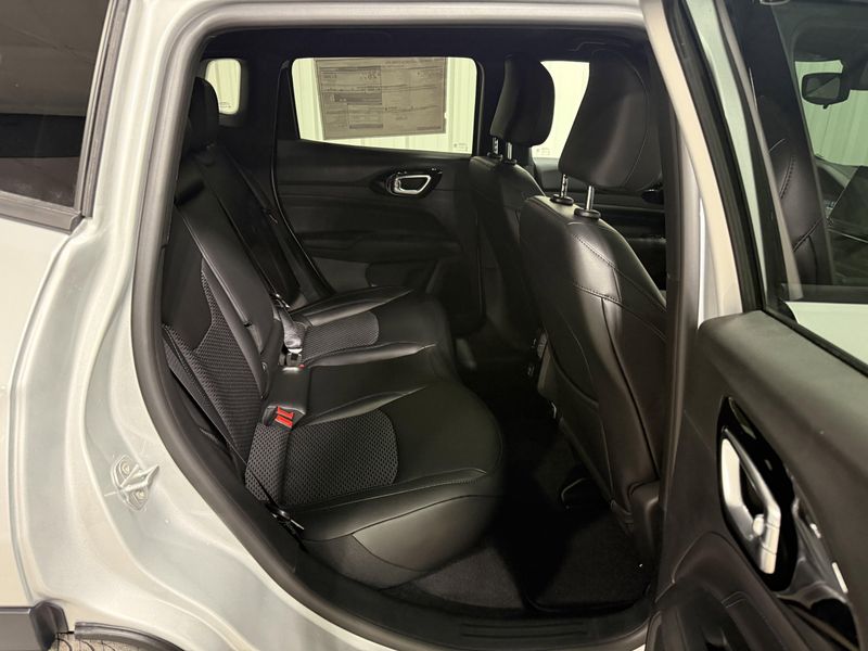 New 2026 Jeep Compass Latitude Altitude 4x4Image 10