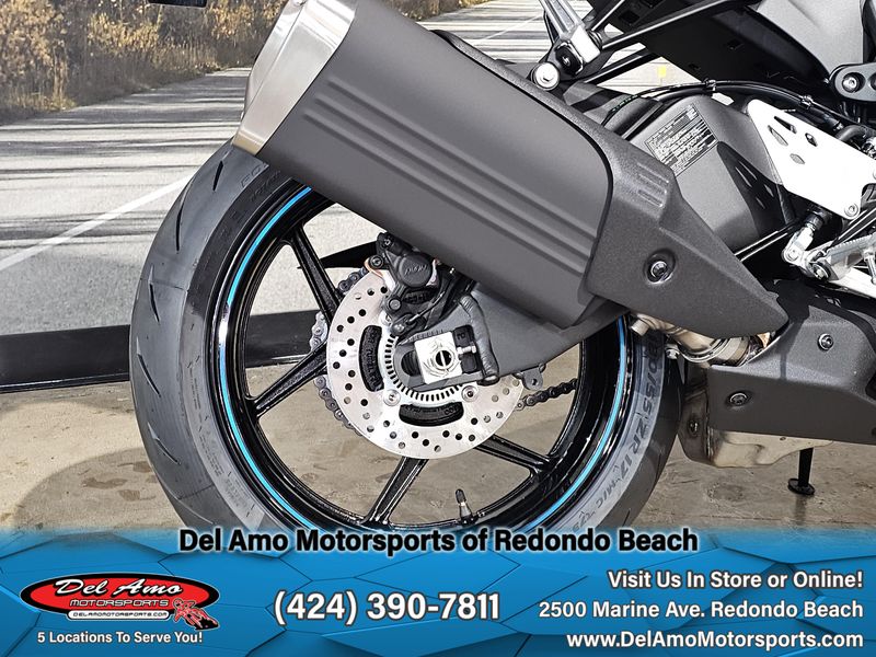 2025 Kawasaki NINJA ZX-6R ABS Image 16