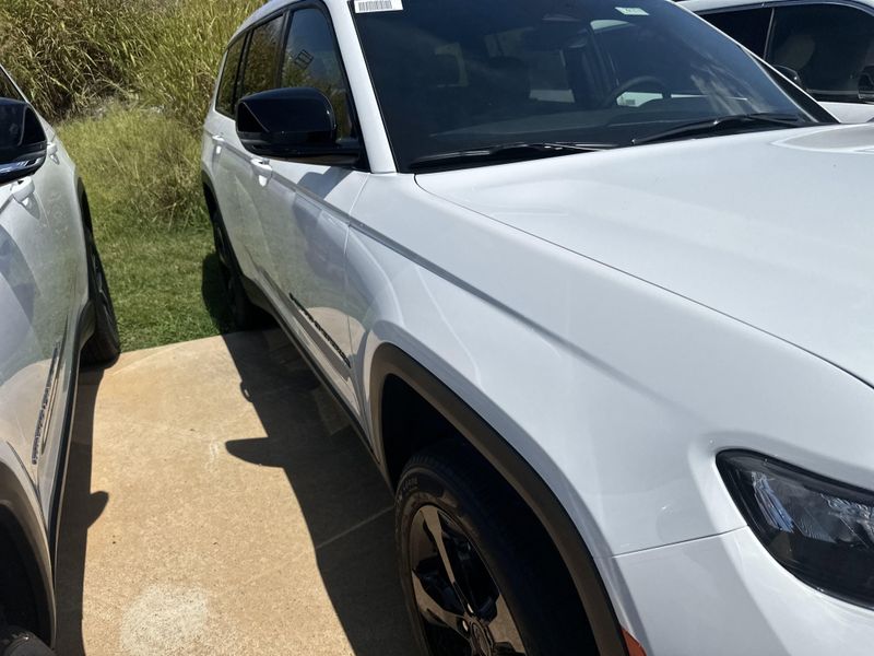 New 2025 Jeep Grand Cherokee L Limited 4x4Image 4