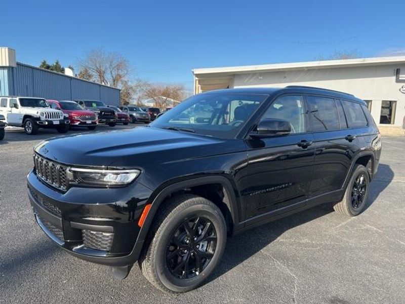 2025 Jeep Grand Cherokee L Altitude X 4x4Image 3