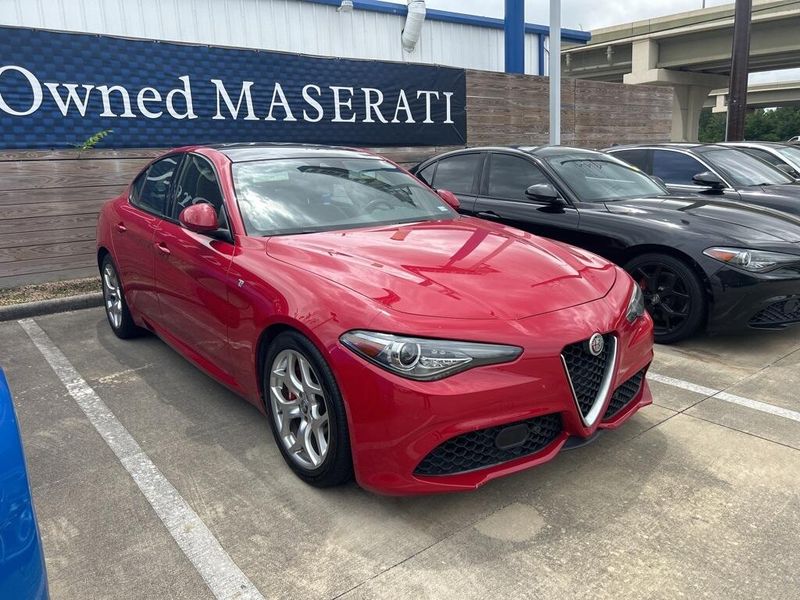 2022 Alfa Romeo Giulia TiImage 2