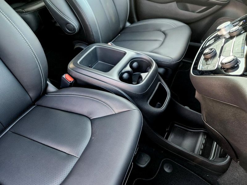 New 2026 Chrysler Voyager Lx