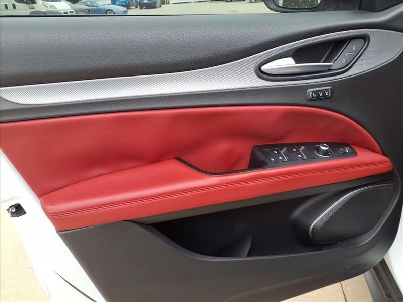 Used 2019 Alfa Romeo Stelvio Ti SportImage 15