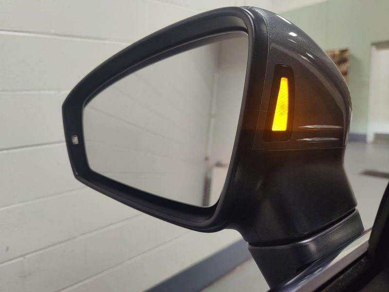 Used 2023 Volkswagen Tiguan SE 4-Motion AWDImage 8