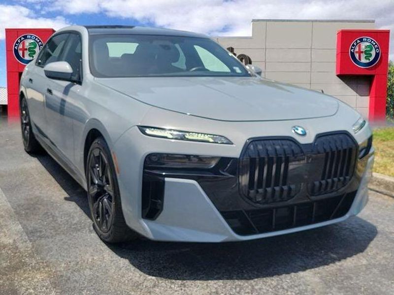 2023 Bmw 740i photo 3