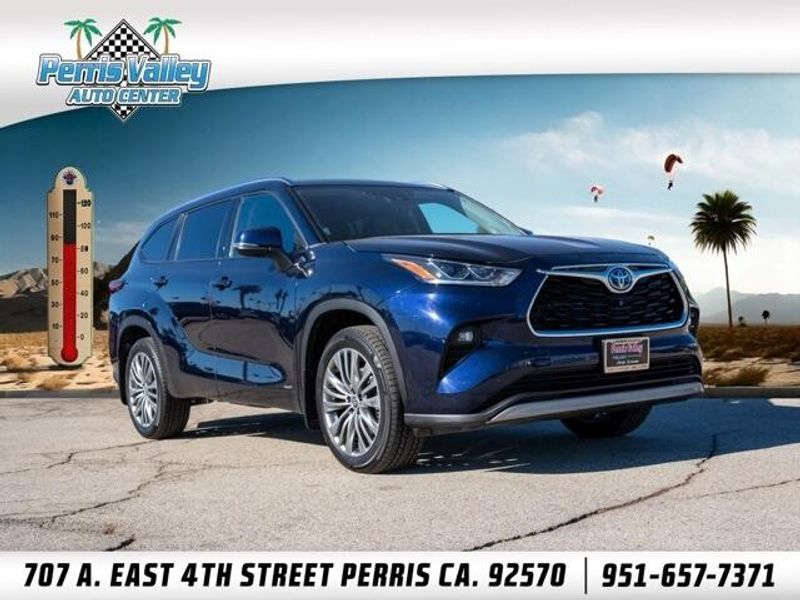 Used 2022 Toyota Highlander Hybrid PlatinumImage 1