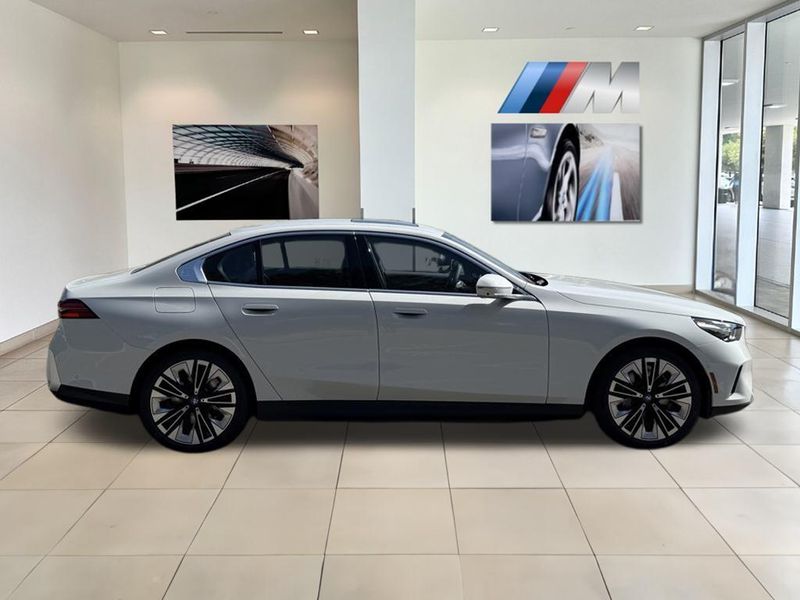 2025 BMW i5 eDrive40Image 5