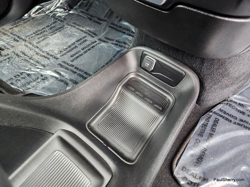 Used 2024 Chrysler Pacifica Touring