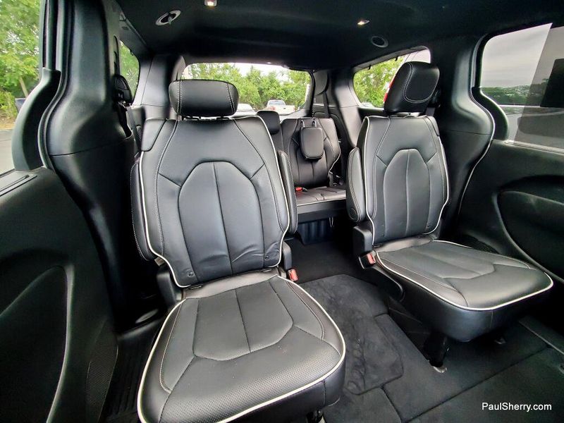 Used 2024 Chrysler Pacifica Limited S