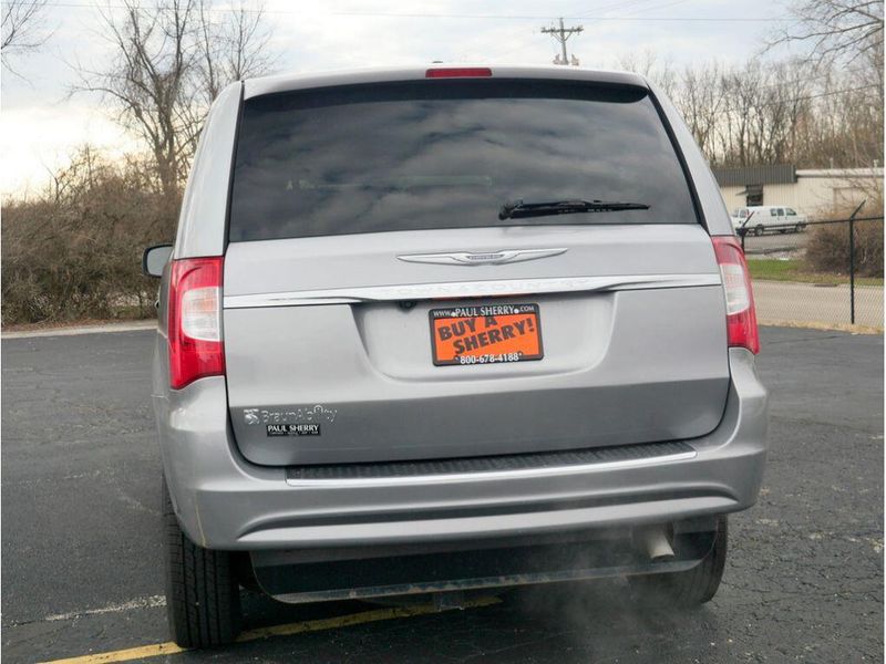 2014 Chrysler Town & Country TouringImage 13