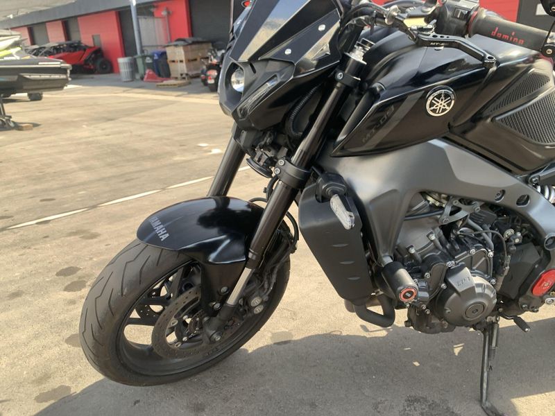 Used 2022 Yamaha MT-09 Image 10
