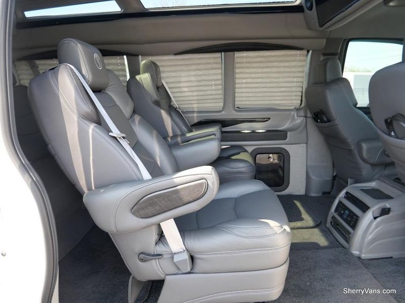 2021 Chevrolet Express Passenger Image 37