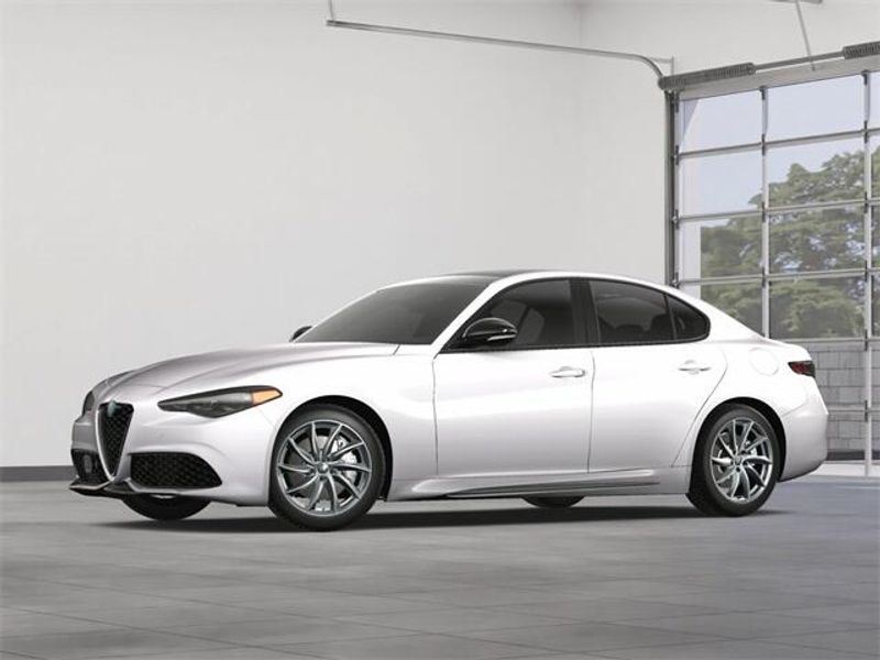 2025 Alfa Romeo Giulia photo 2