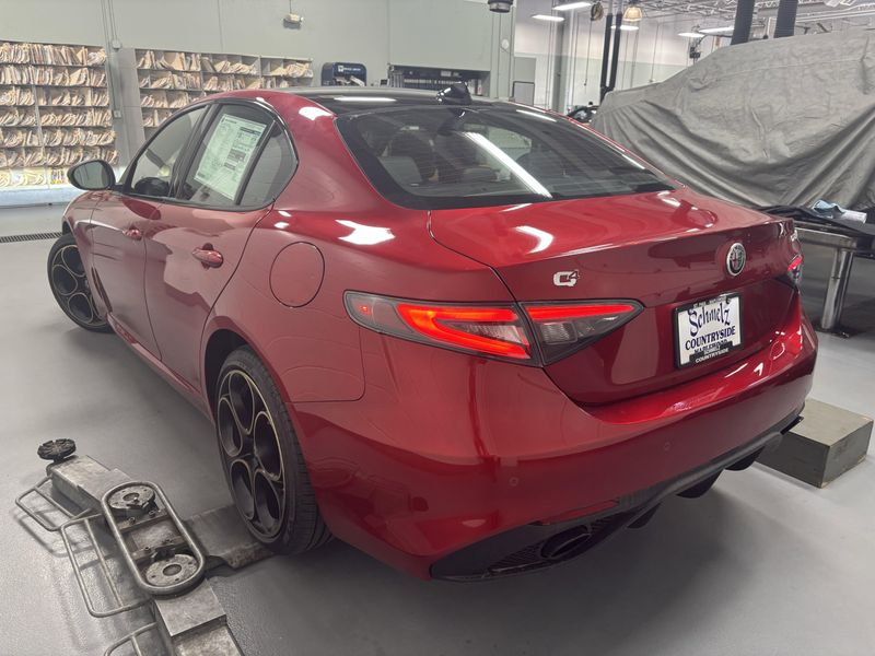 New 2025 Alfa Romeo Giulia Intensa AwdImage 9