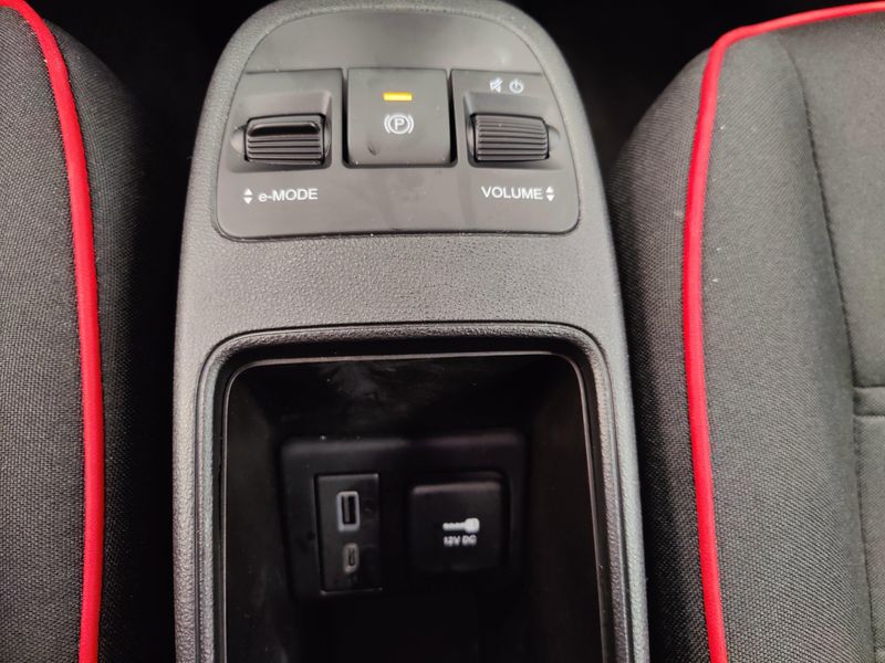 2024 Fiat 500e Red photo 13