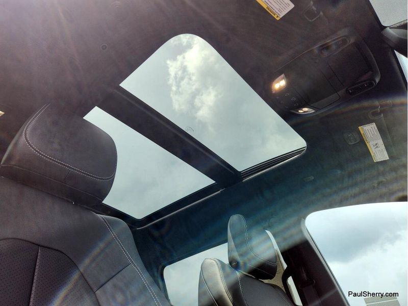 New 2026 Chrysler Pacifica Select